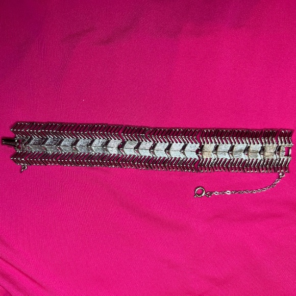 Vintage Coro signed silver tone bracelet - Picture 3 of 9
